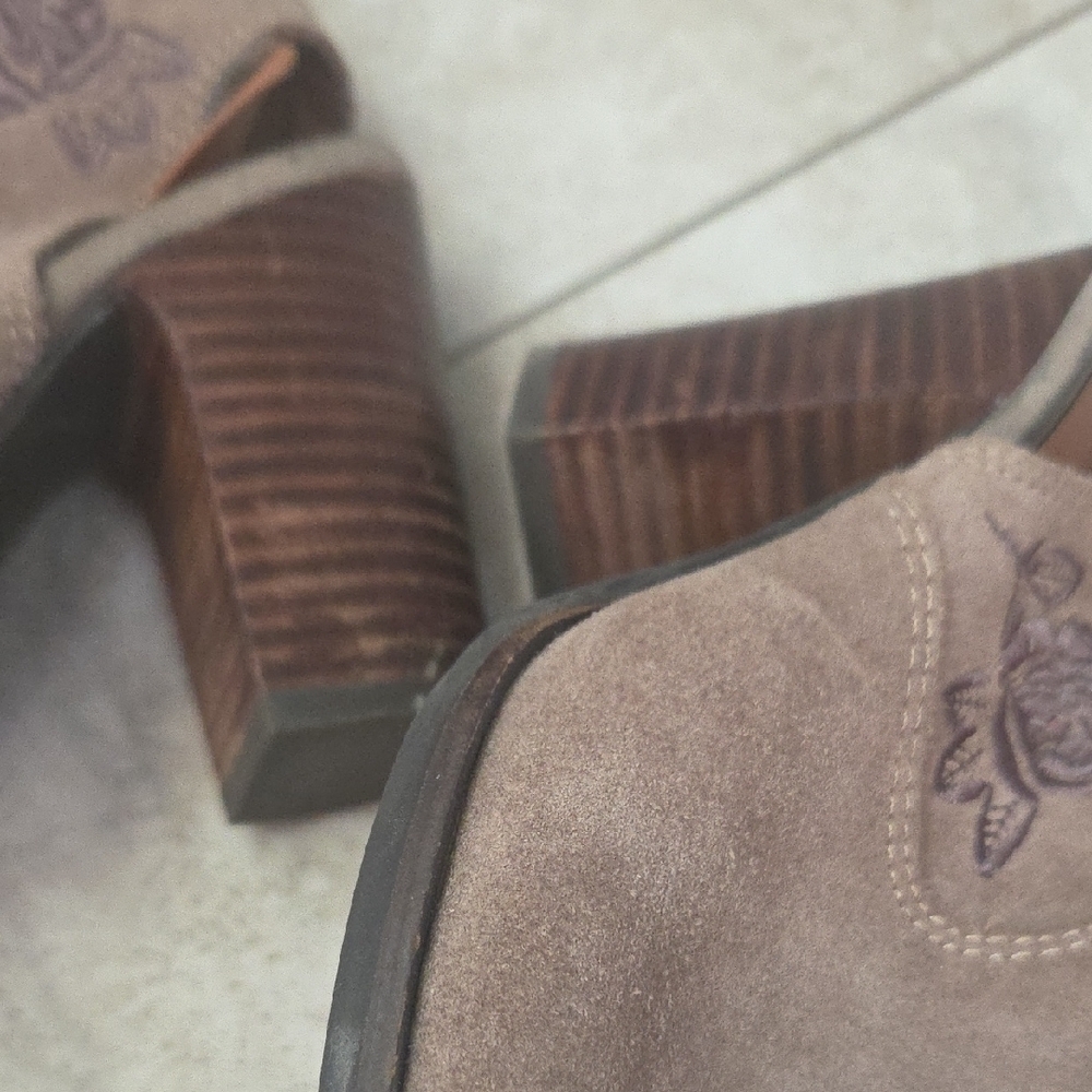 Lucky Brand Women's Brown Suede Mules with Floral Embroidery - Picture 6 of 12